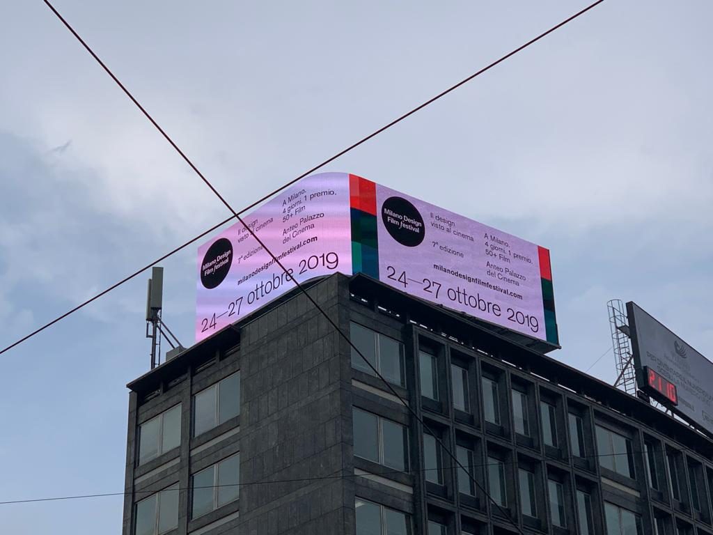 LED su edificio urbano